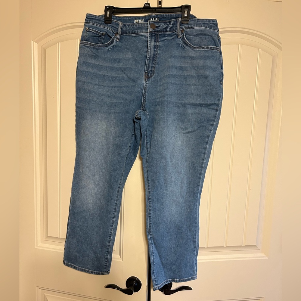 a.n.a light colored denim jeans. 20W, high-rise and straight leg.